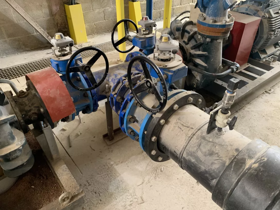 Pompes en parallele systeme de vannes automatiques.JPG